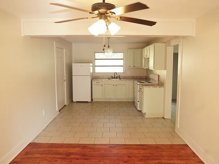 1007 Auburn St — Photo 12