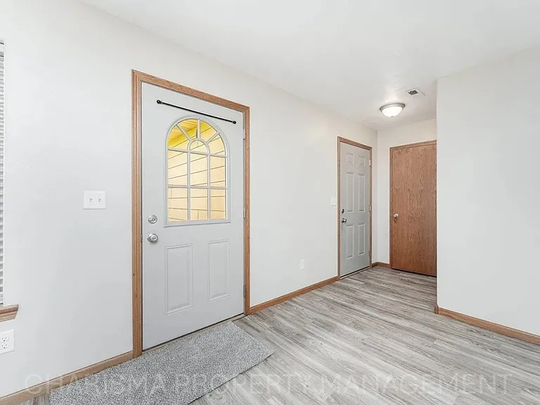 350 S 6th St — Photo 7