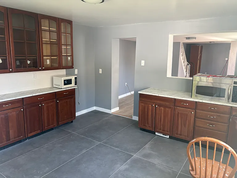 209 S Springfield Rd — Photo 5