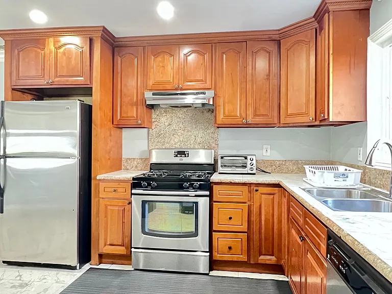 5731 Castle Dr — Photo 6