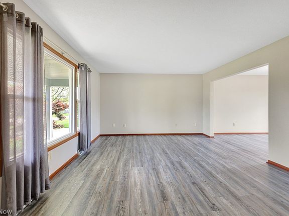 3rd image of 4142 Canterbury Dr