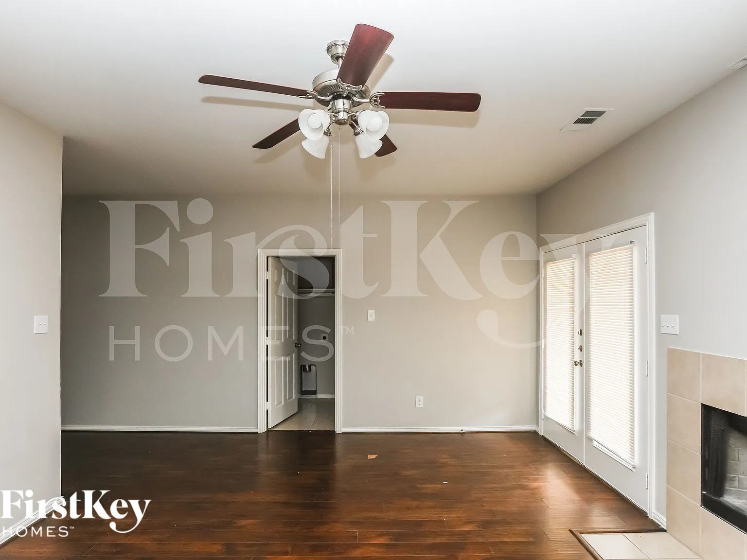 4 bed, 2.0 bath, 1690 sqft, $2,350 — Photo 2