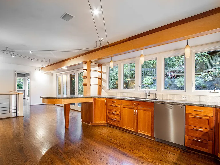 Montgomery House 2 — Photo 6