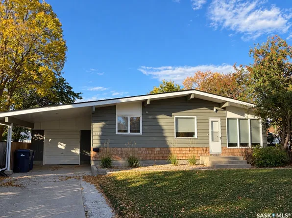 1141 Hartney Avenue, Weyburn, SK S4H 0L9