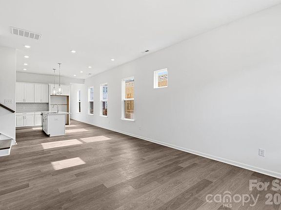 3rd image of 3161 Beacon Heights Rd