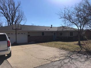 33 N Country Club Rd, Decatur, IL 62521