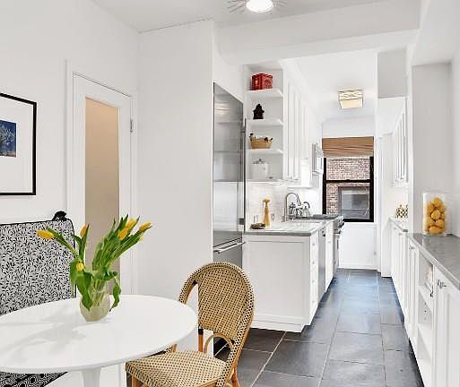 4th image of 225 E 73rd St #12C