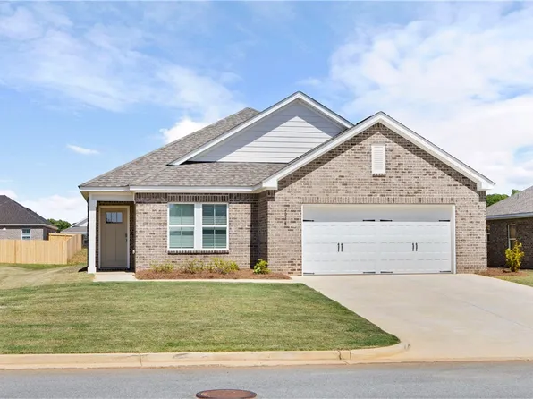 2034 Superior Dr, Opelika, AL 36804