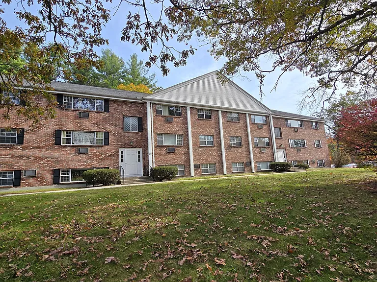 Grafton Colonial Apartments — Photo 8