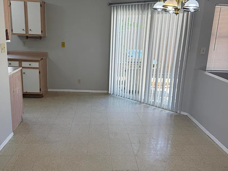 1621 Patti Pl NE — Photo 2