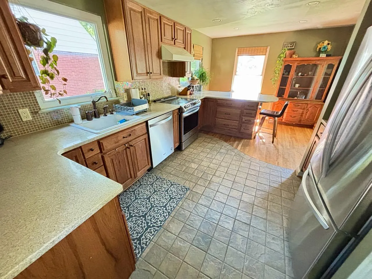 3 bed, 2250 sqft, $3,400 — Photo 2