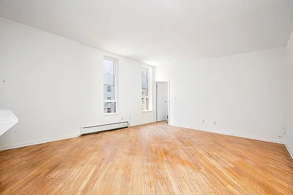 Rented by Waldstar Real Estate LLC | media 62