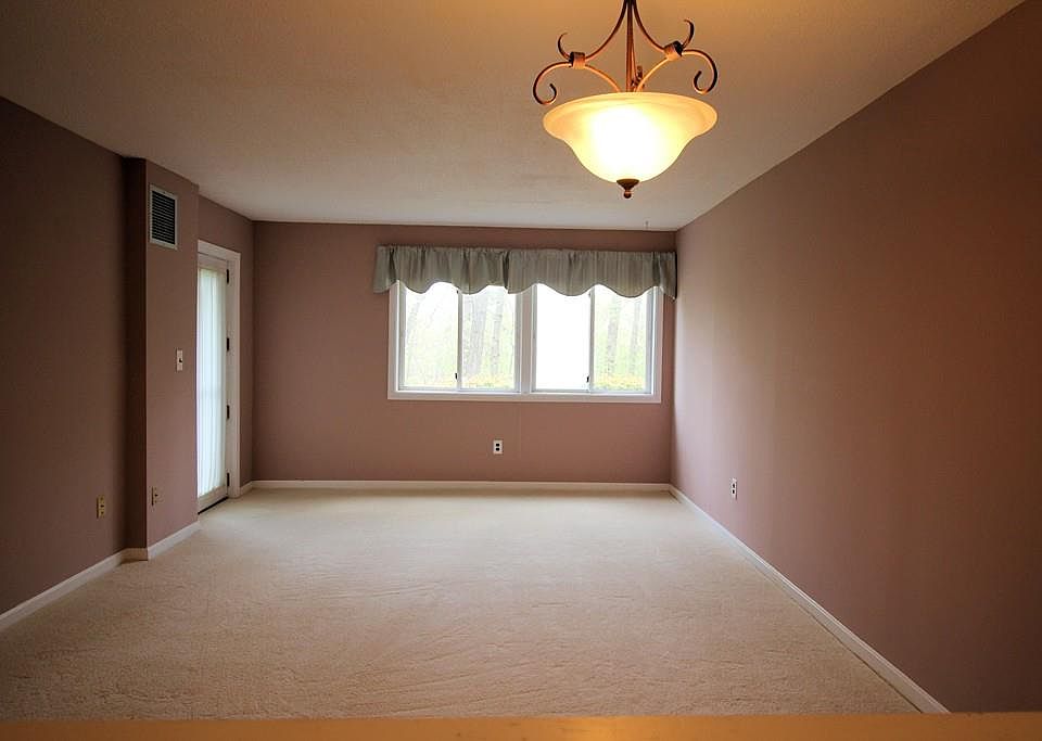 2nd image of 500 Colonial Dr Unit 7
