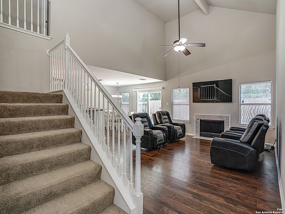 3rd image of 15 Pembroke Ct