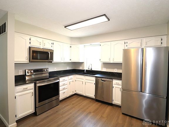 5th image of 8851 Green Valley Ct