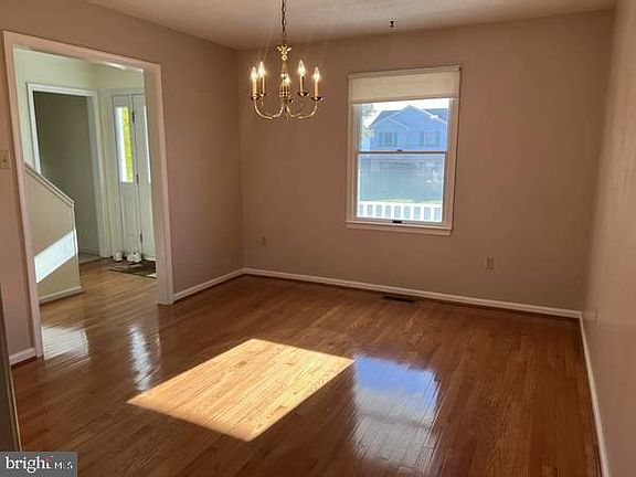 4th image of 109 Mountain Ash Ct
