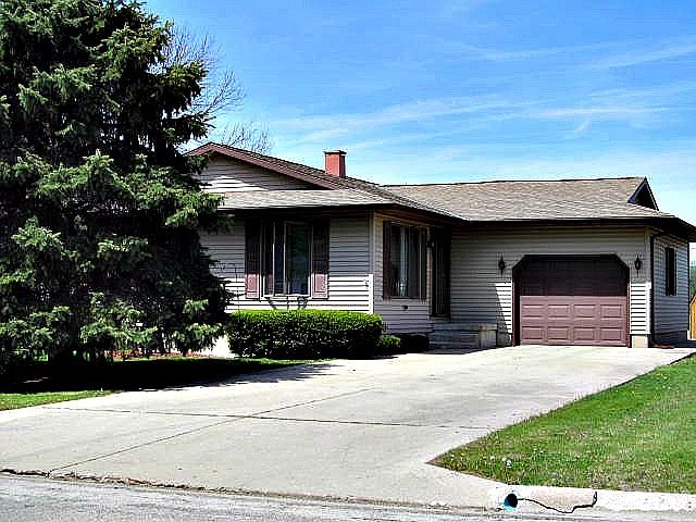 1st image of 308 Sequoia Dr