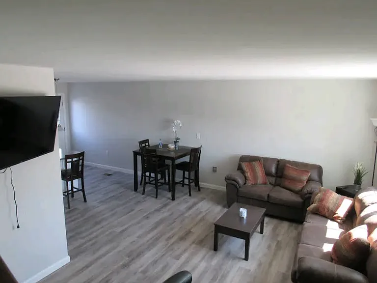 142 W Daggett St #4 — Photo 7