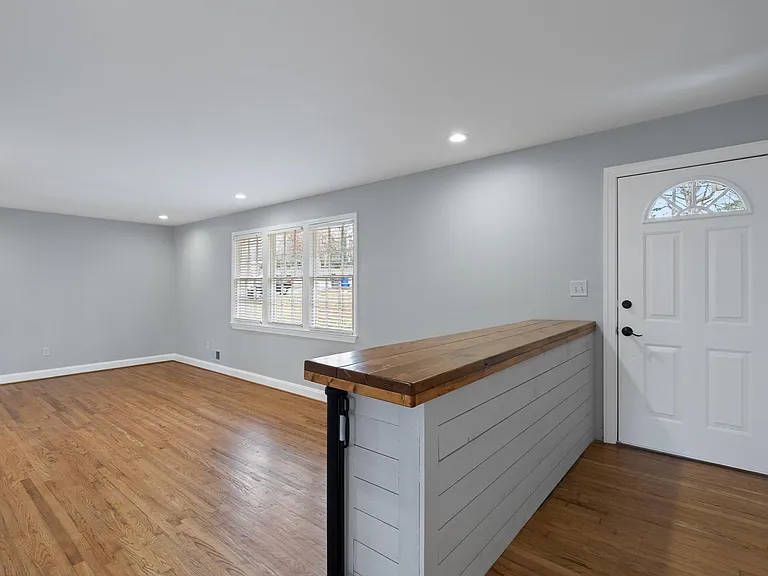 11 Howell Rd — Photo 4