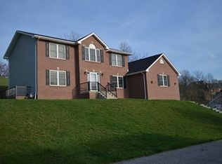4 Rolling Meadow Ln, Wheeling, WV
