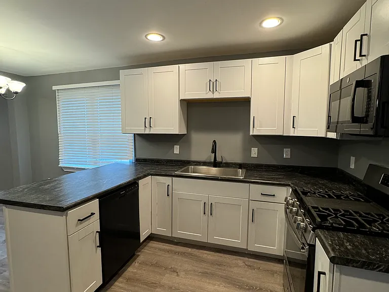 1022 N Kansas Ave — Photo 7
