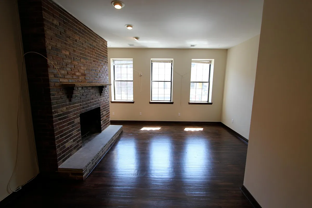 Building Photo - 617 South St #2