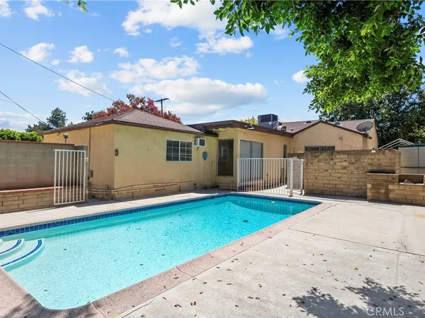 17501 Victory Blvd, Van Nuys, CA 91406