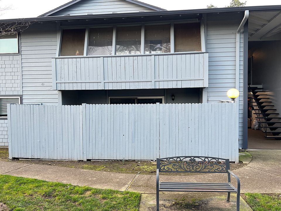 1st image of 16810 SW Gleneagle Dr APT 31E