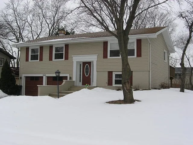 2S068 Avondale Ln photo 1