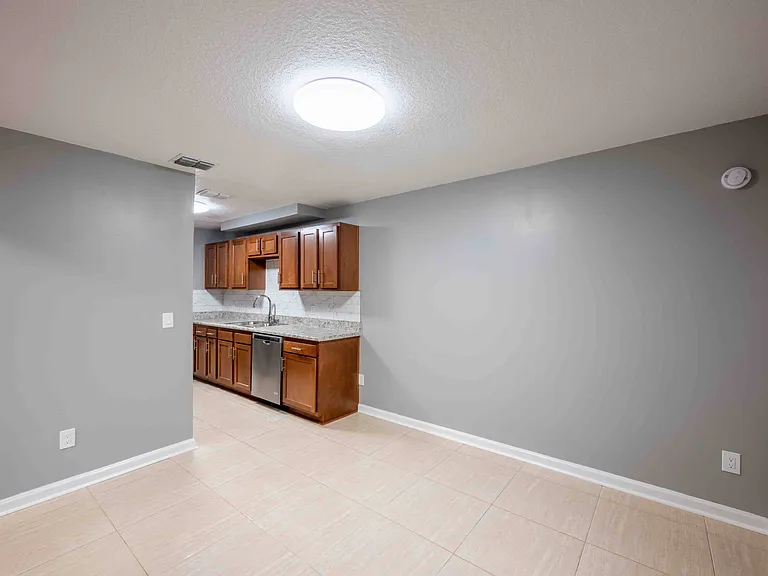 1623 Twin Oak Dr E — Photo 11