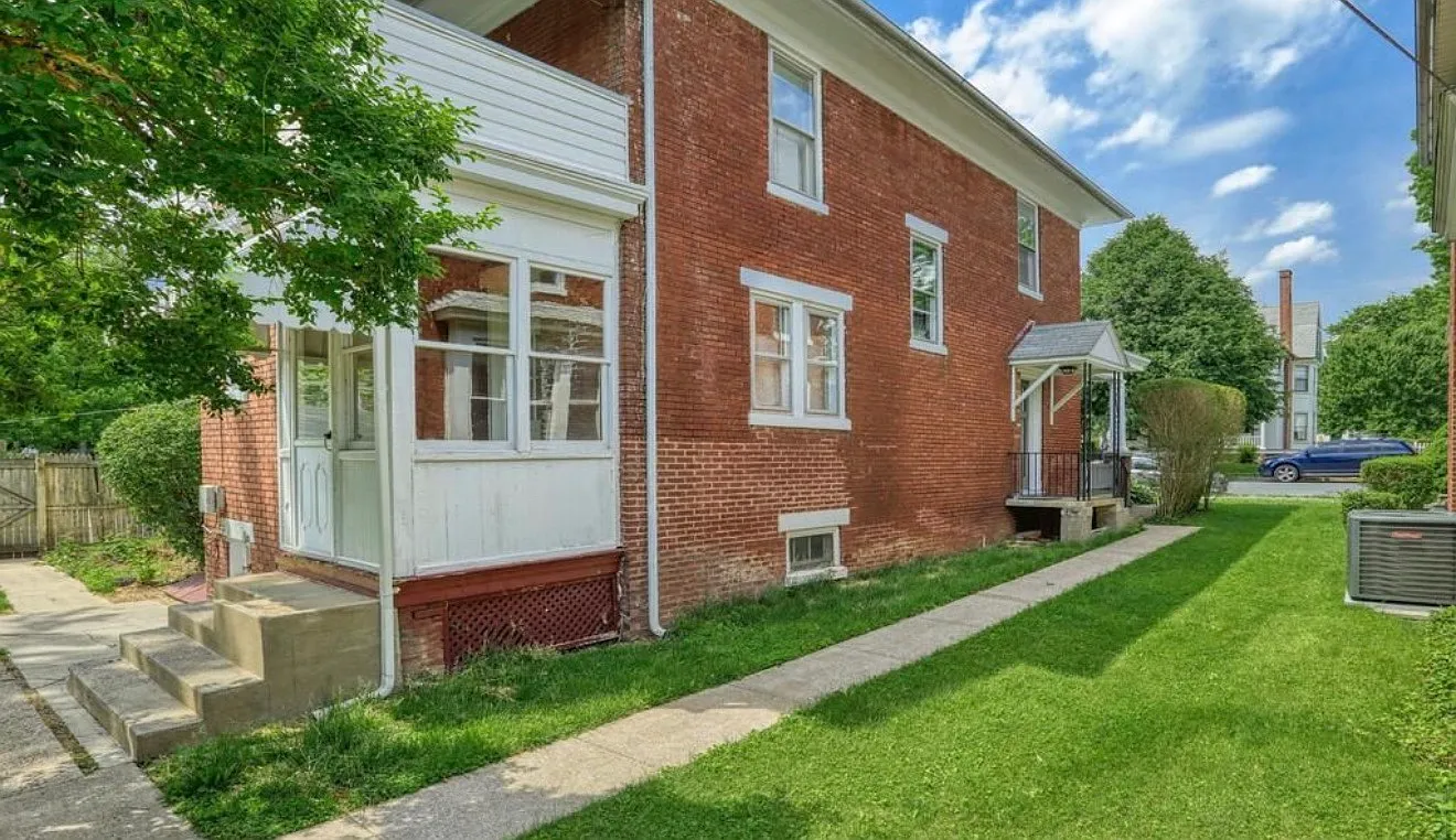 4 bed, 1600 sqft, $1,690 — Photo 3