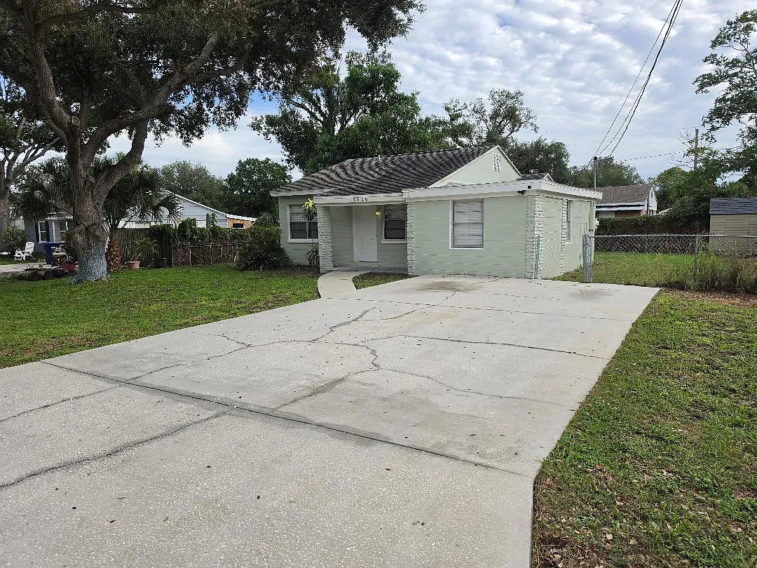 3 bed, 1165 sqft, $2,000 — Photo 2