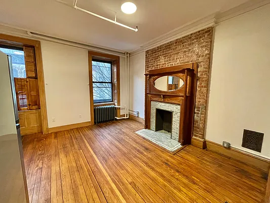 Rented by C2R Management LLC | media 27