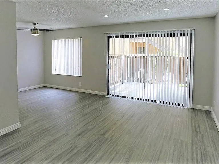 Ascot Park Apartments — Photo 13