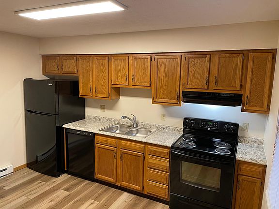 2nd image of 1535 Hawk Cir APT A