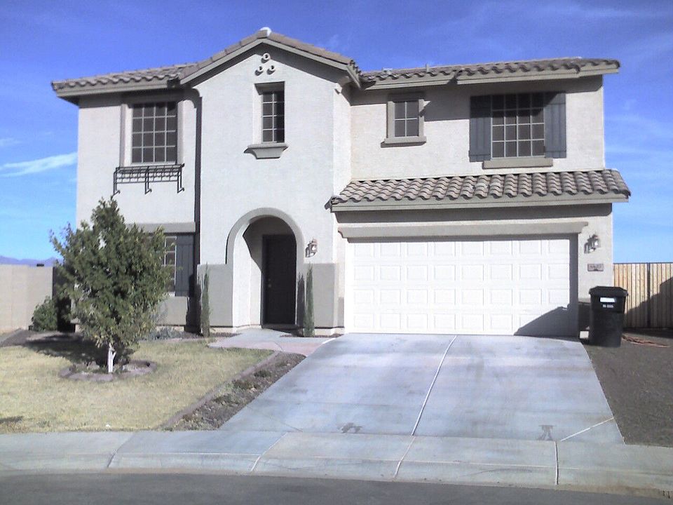 Curb appeal and a quiet neighborhood!