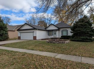 513 Langdon Ave, Gretna, NE 68028