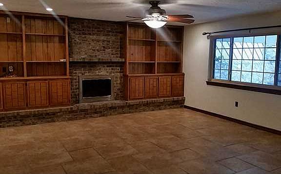 2nd image of 1912 Bayview Ln