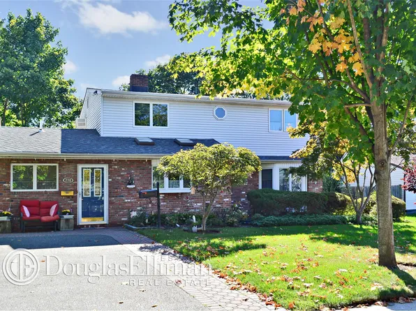 238 Cypress Ln W, Westbury, NY 11590