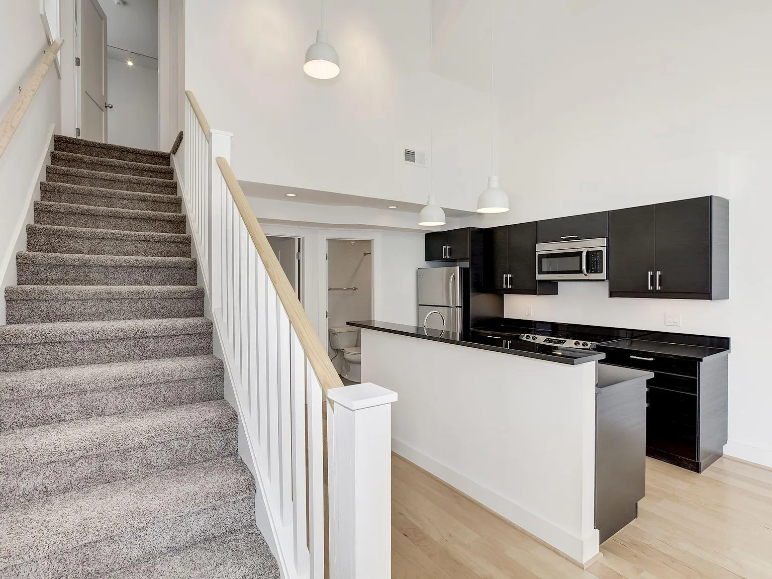 2 bed, 875 sqft, $1,995 — Photo 3