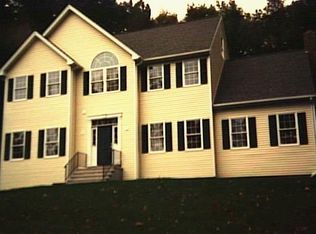 22 Old Farm Hl, Newtown, CT 06470