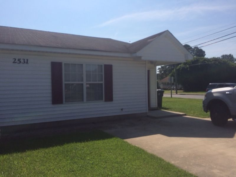 1st image of 2531-B East St