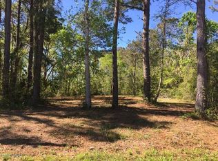 129 Riverside Dr, Beaufort, NC 28516