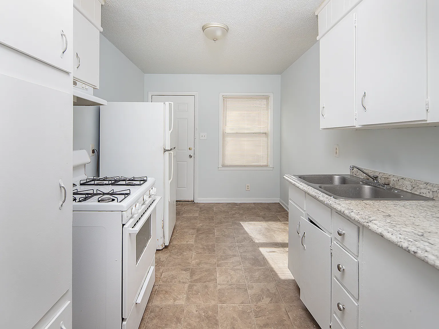 1 bed, 600 sqft, $995 — Photo 2