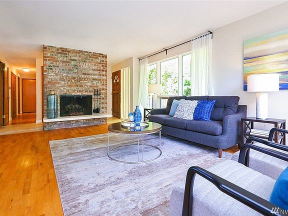 5th image of 11420 Pinehurst Way NE
