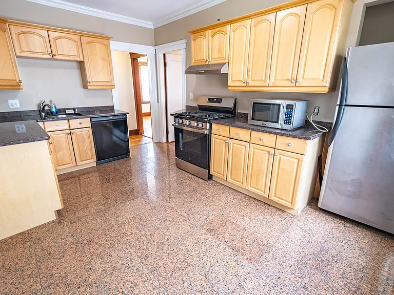 130 Nichols Ave #2 — Photo 4
