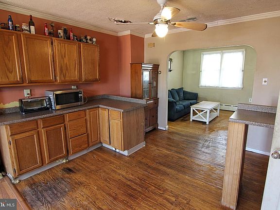 3rd image of 337 E 9th Ave