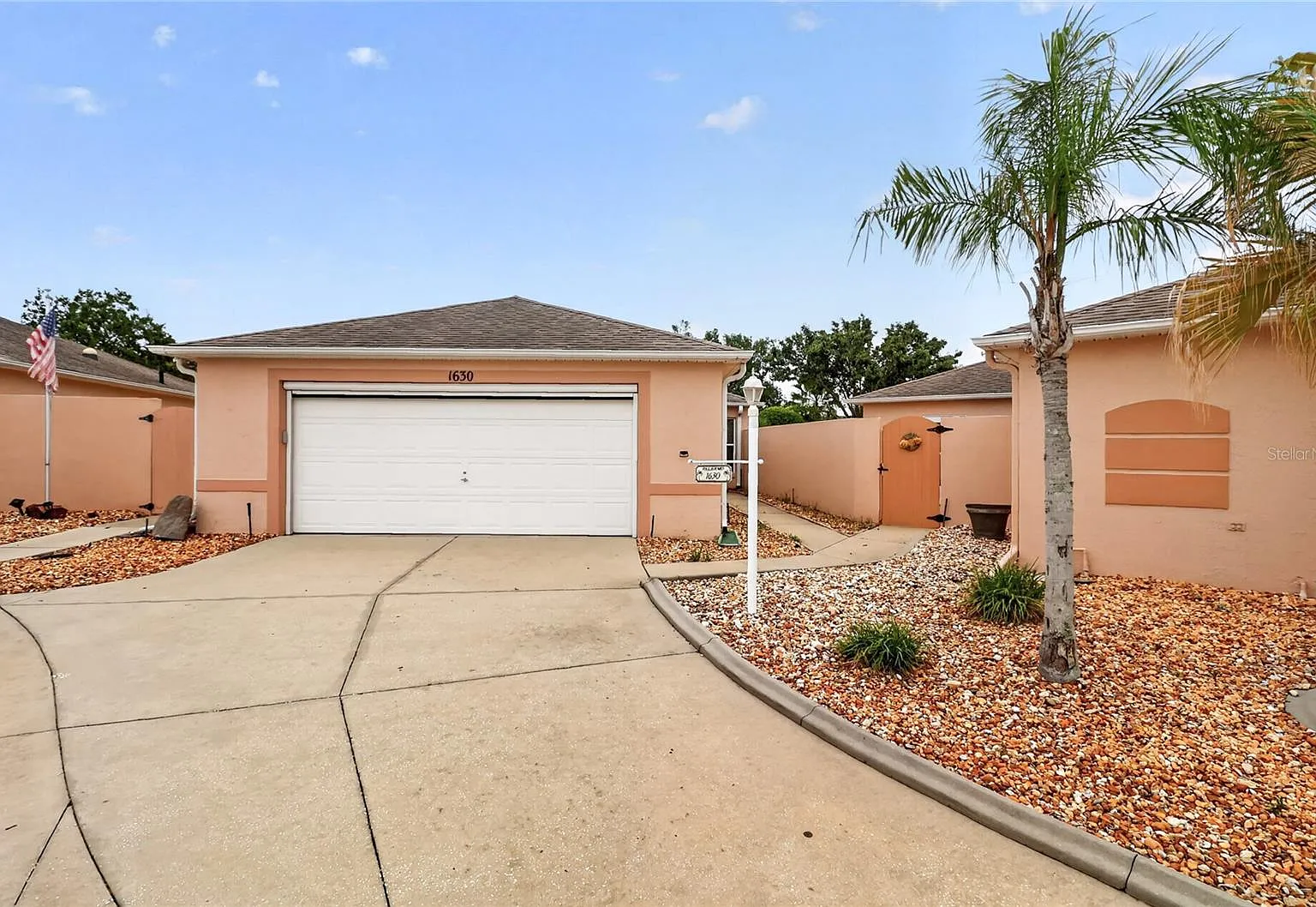 2 bed, 2.0 bath, 1098 sqft, $1,600 — Photo 1