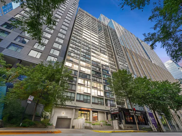 230 E Ontario St APT 2201, Chicago, IL 60611