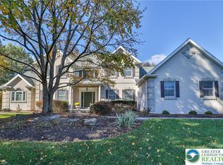 1805 Meadow Ridge Ct, Bethlehem, PA 18015
